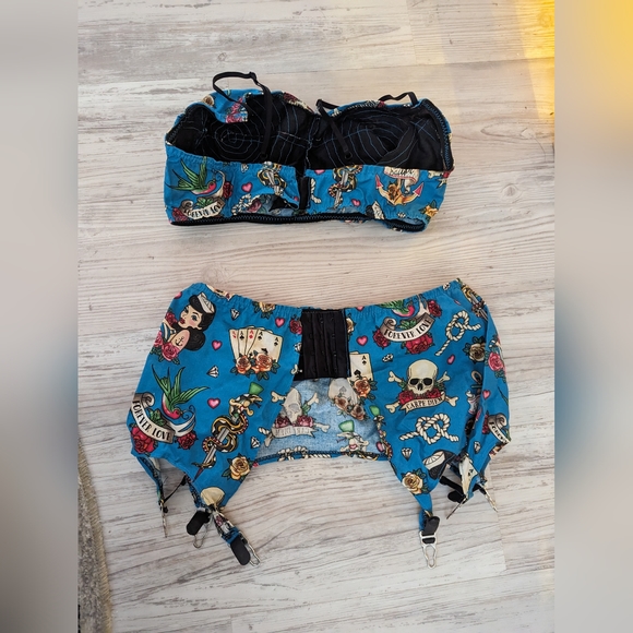 Retro Pun Up Tattoo Print Bullet Bra and Garter Set - Picture 4 of 4